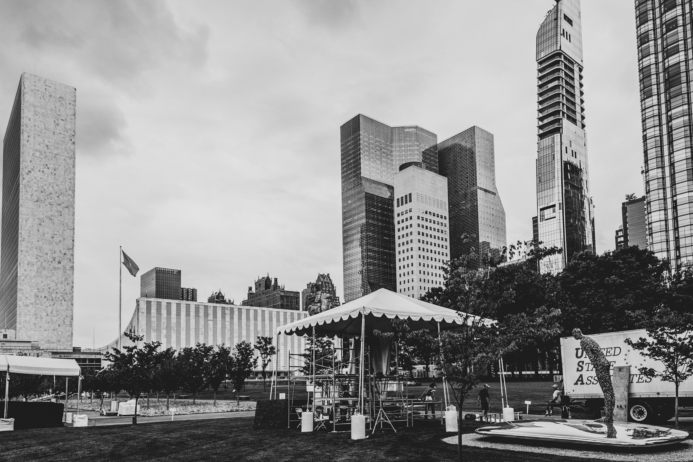 The United Nations, the morning of the build. The tent on the lawn is the projection control room. Photograph: Bob Zuur.